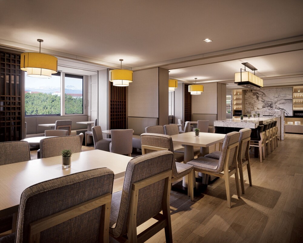 Hotel Lounge