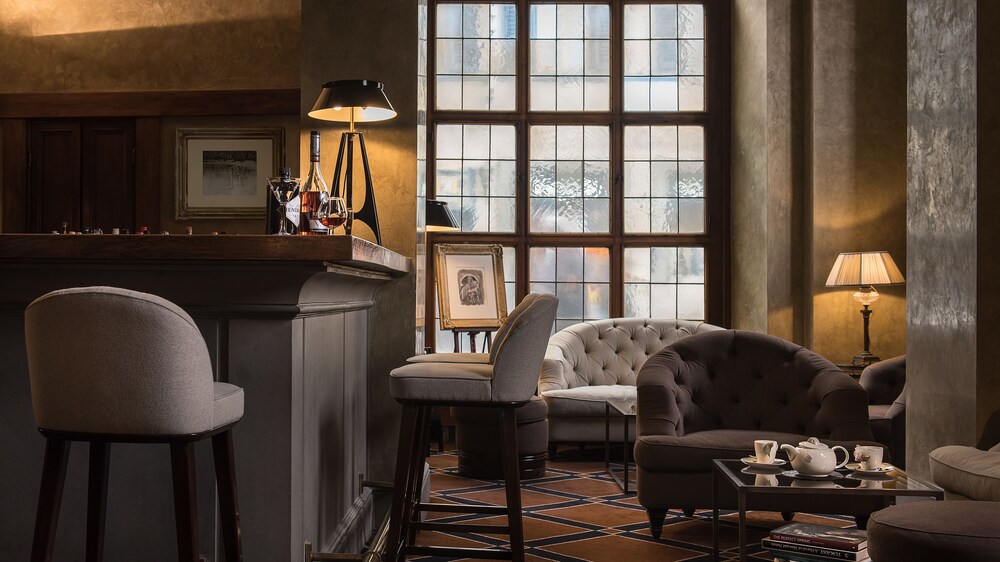 Hotel Bar