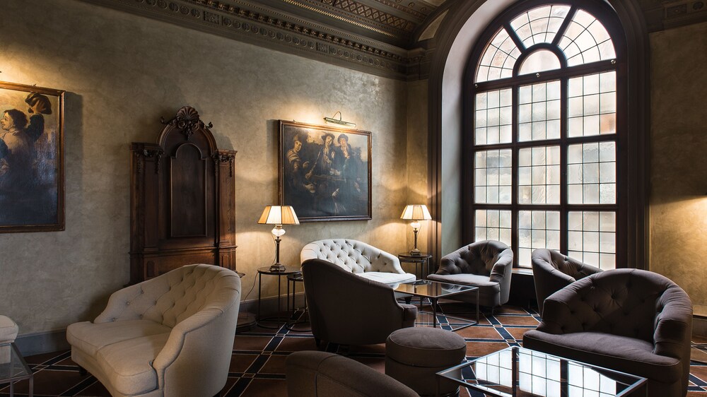 Hotel Lounge