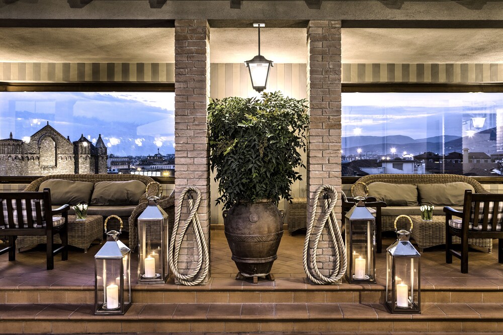 Hotel Lounge