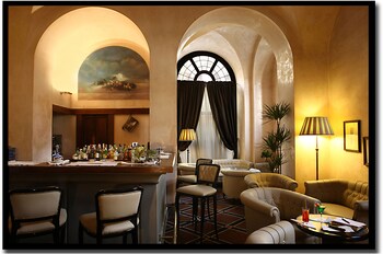 Hotel Bar