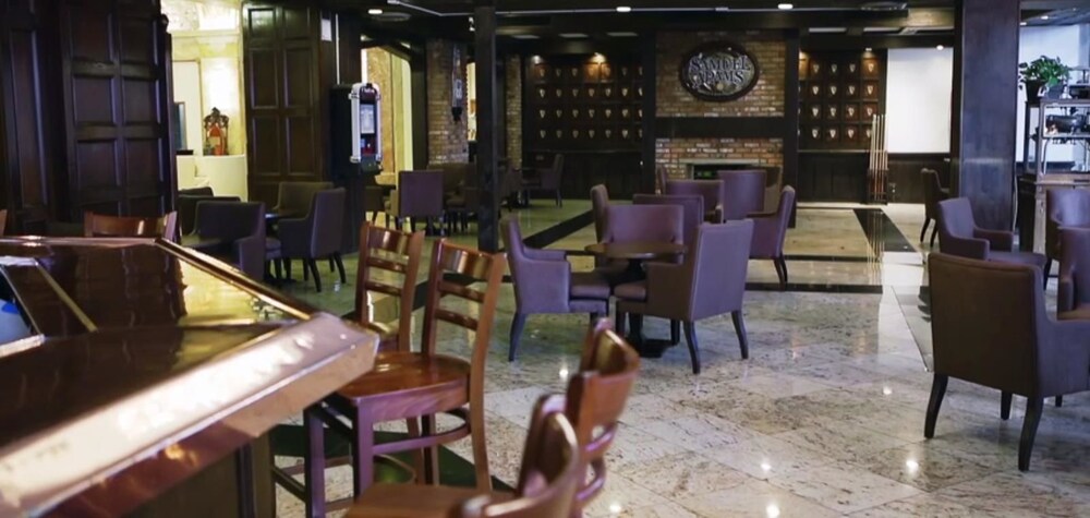 Hotel Bar