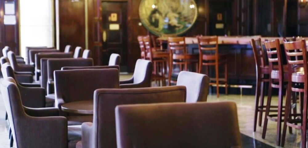 Hotel Bar