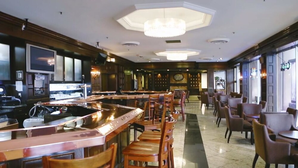 Hotel Bar