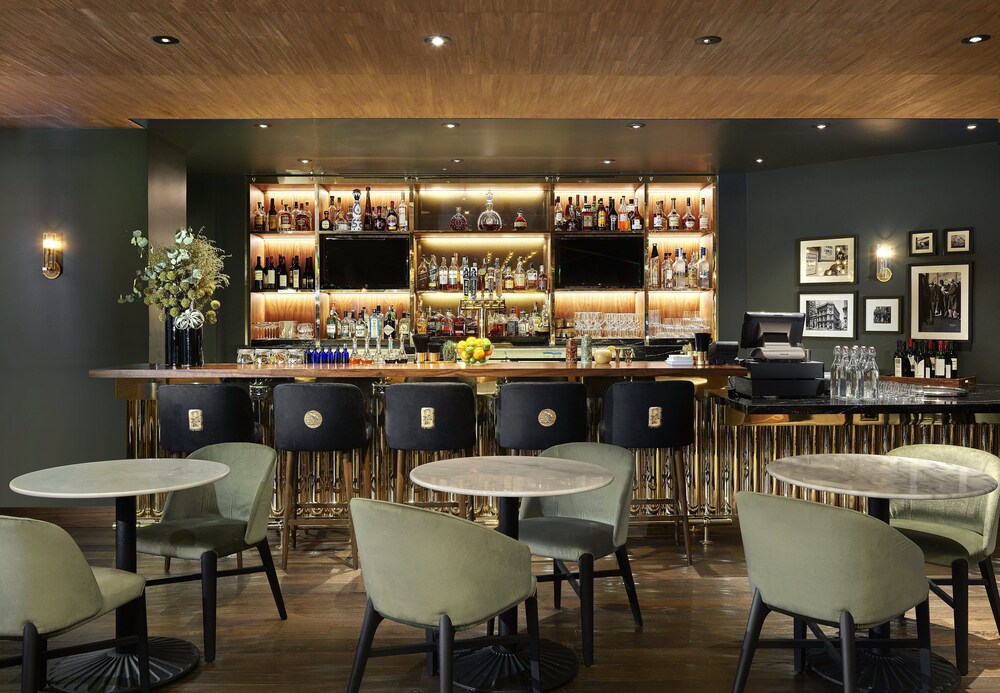 Hotel Bar