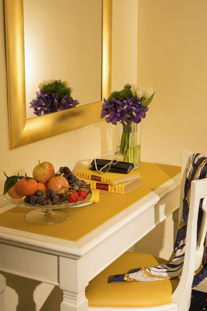 Room Service - Dining