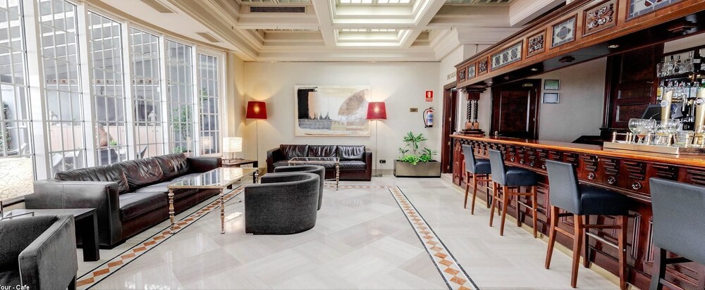 Hotel Bar