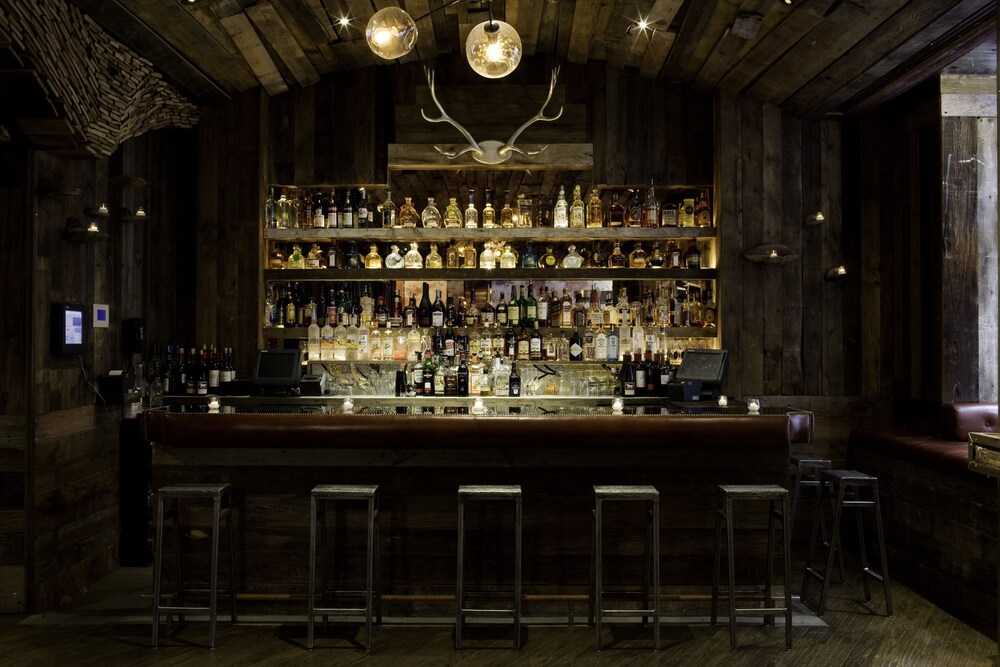Hotel Bar