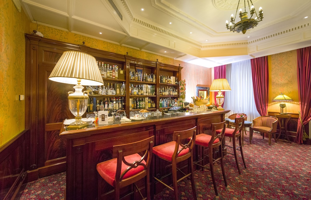 Hotel Bar