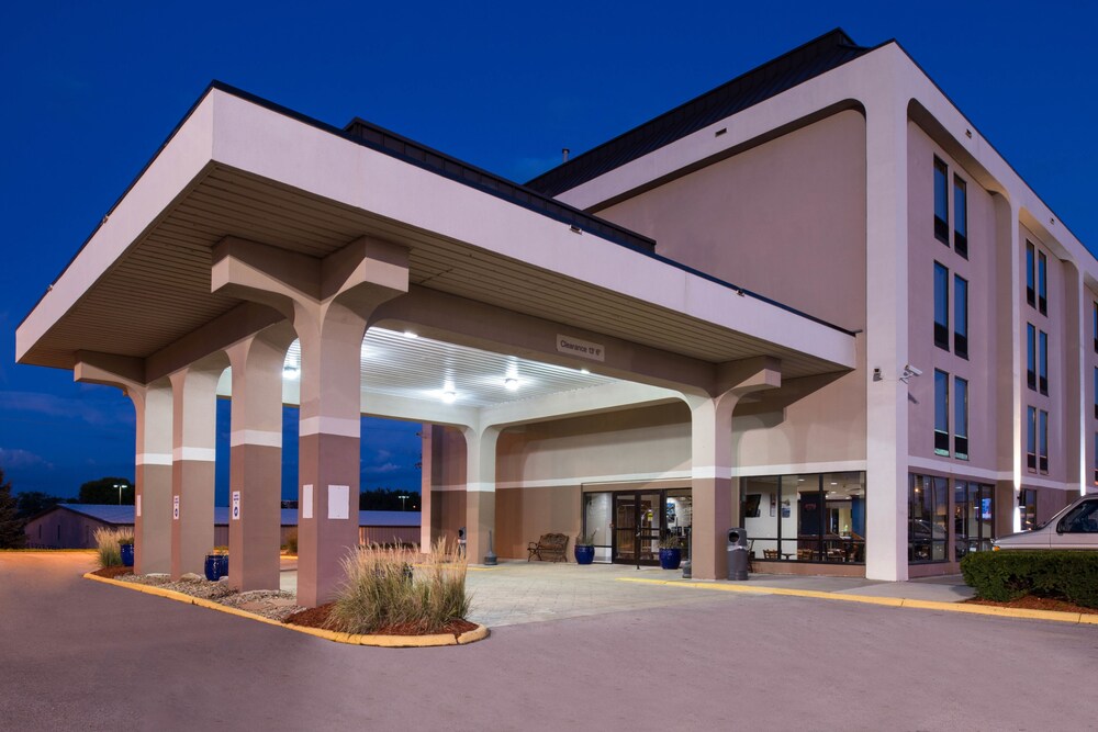 Hotel Front - Evening/Night