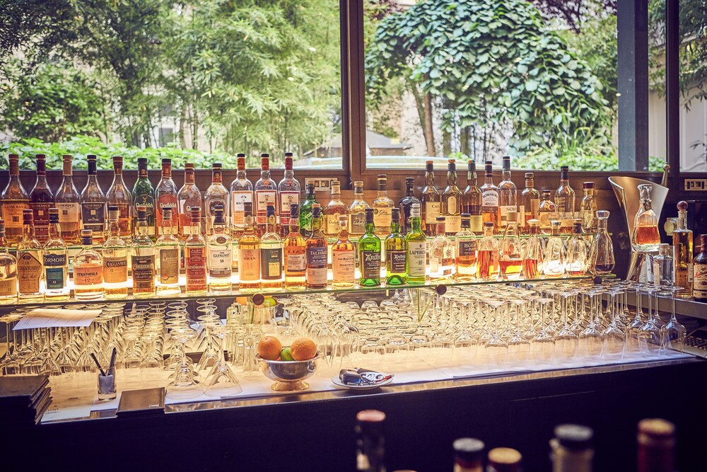 Hotel Bar