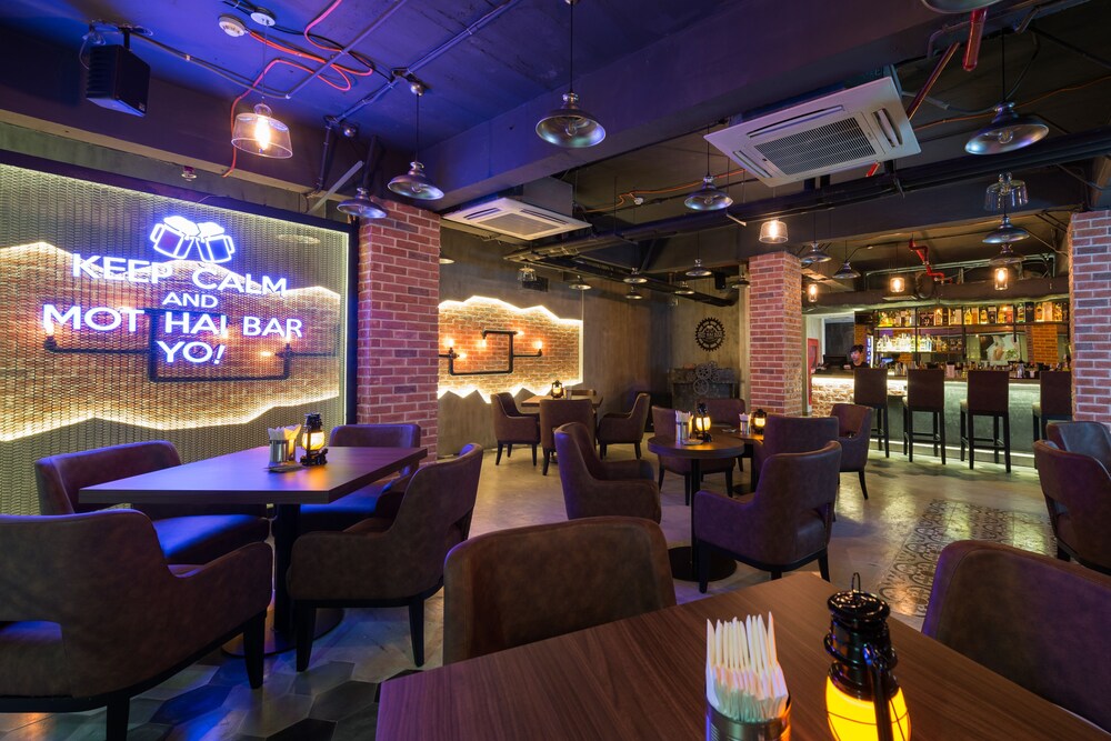 Hotel Bar
