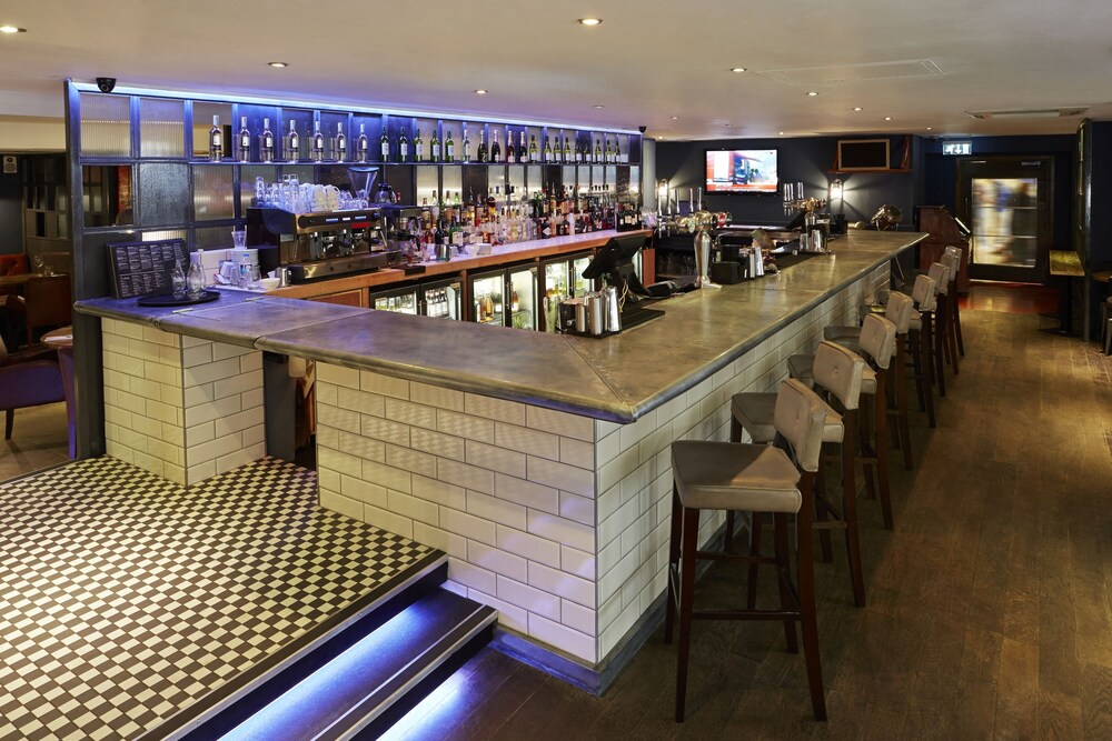 Hotel Bar