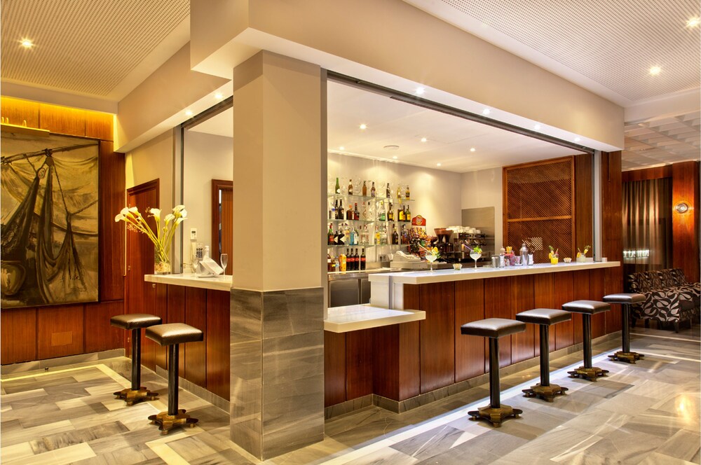 Hotel Bar