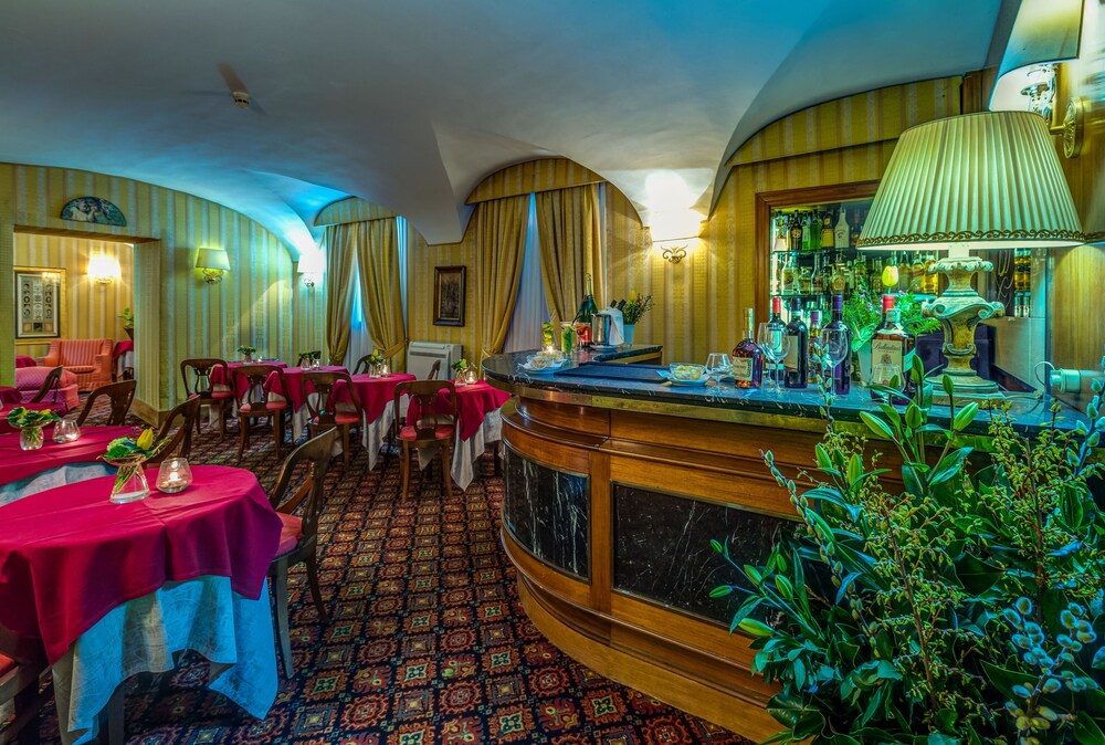 Hotel Lounge