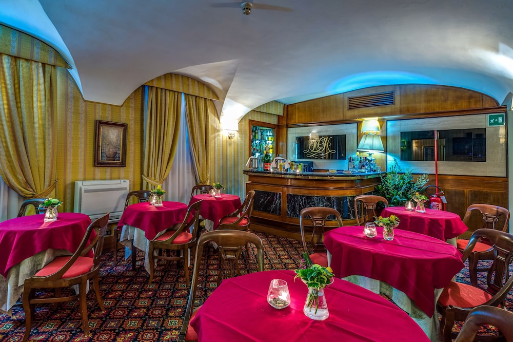 Hotel Lounge