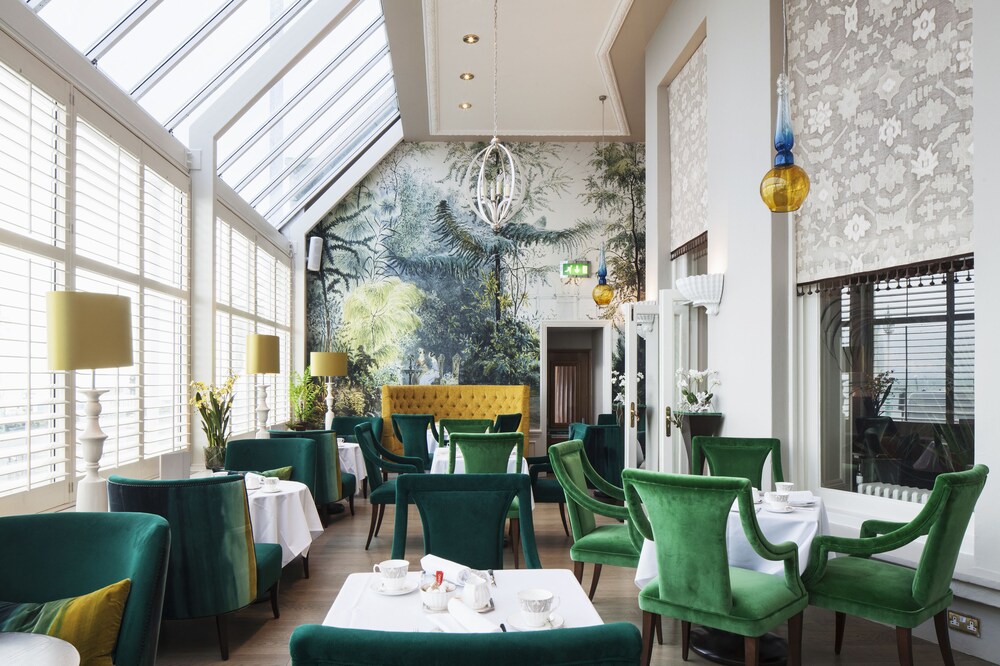 Hotel Lounge