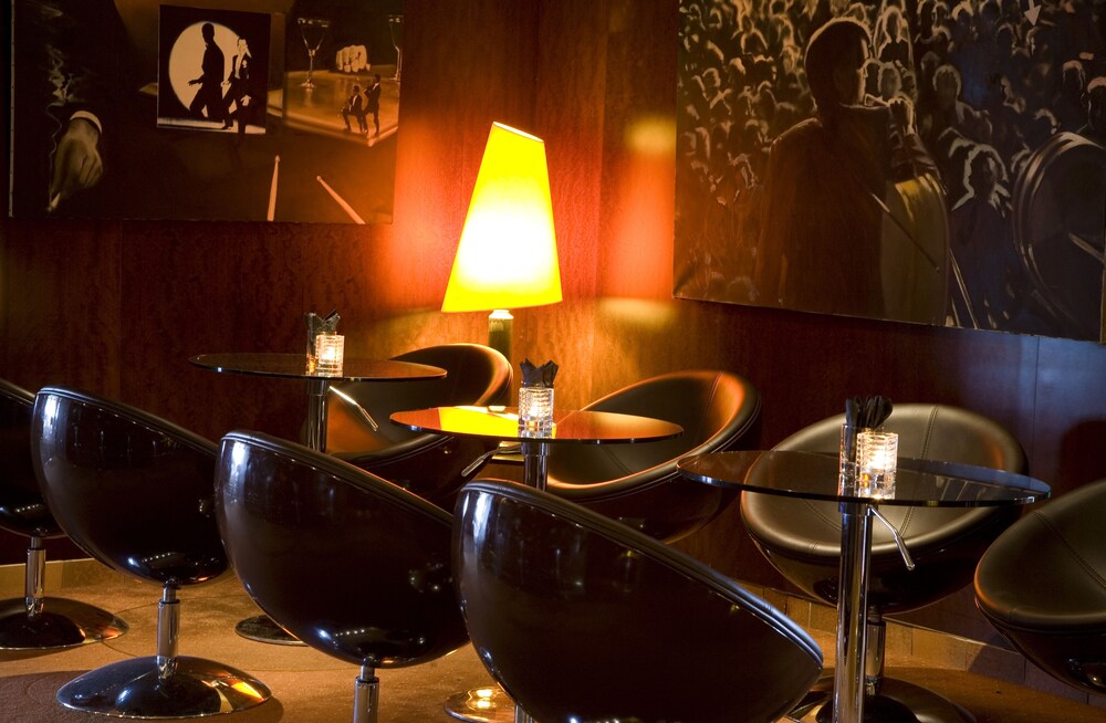 Hotel Lounge