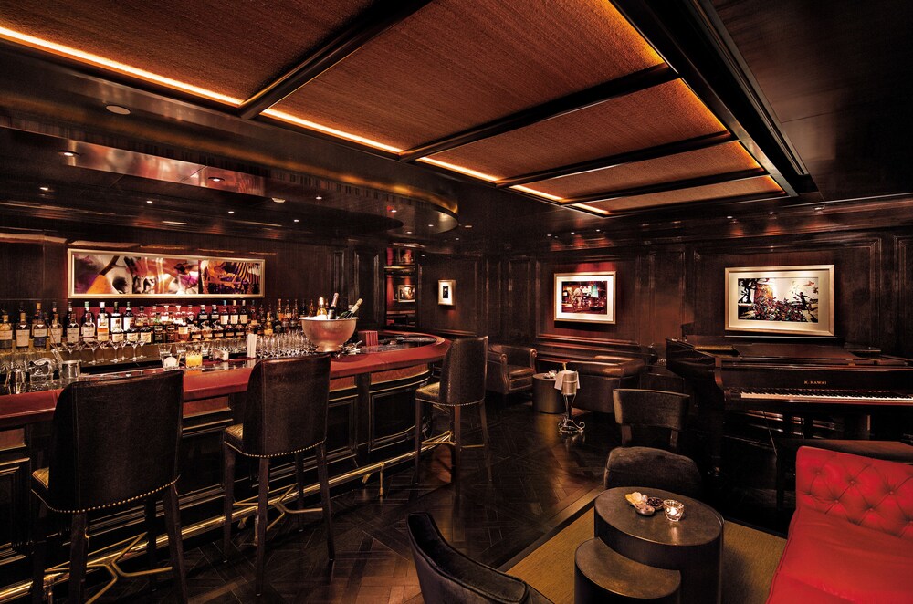 Hotel Lounge