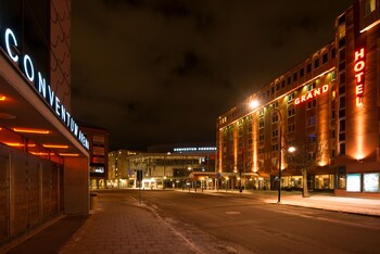 Hotel Front - Evening/Night