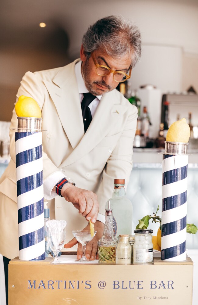 Hotel Bar
