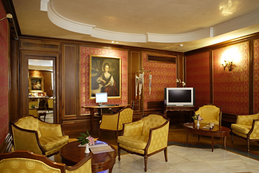 Executive Lounge