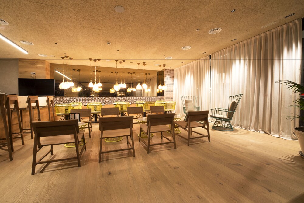 Hotel Bar