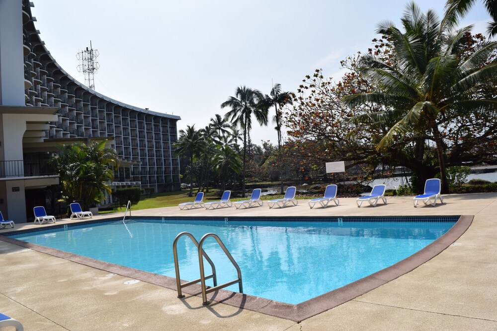 Outdoor pool, Castle Hilo Hawaiian Hotel