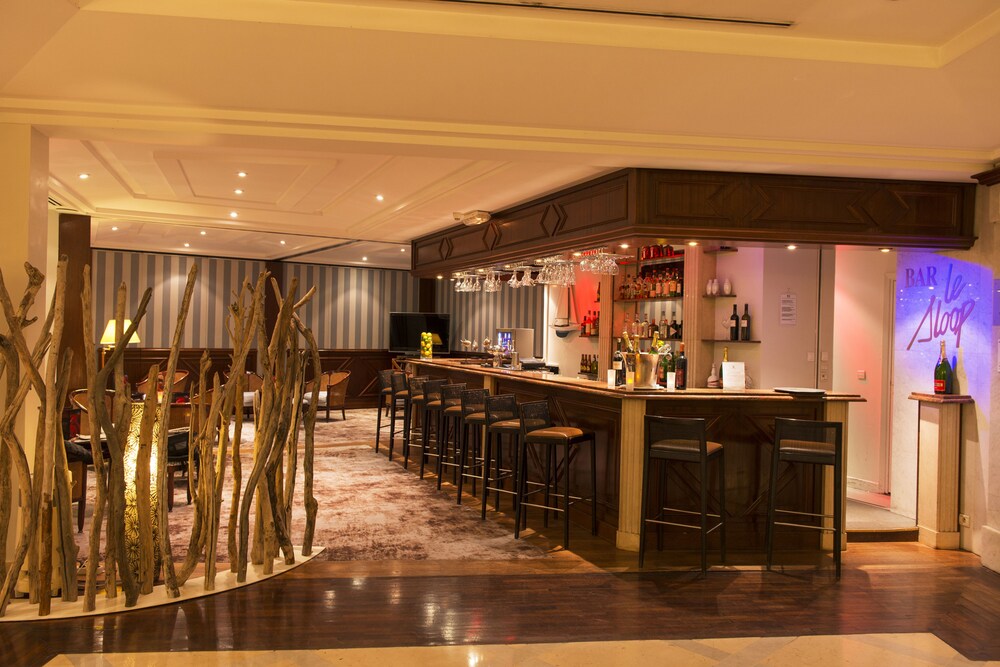 Hotel Bar