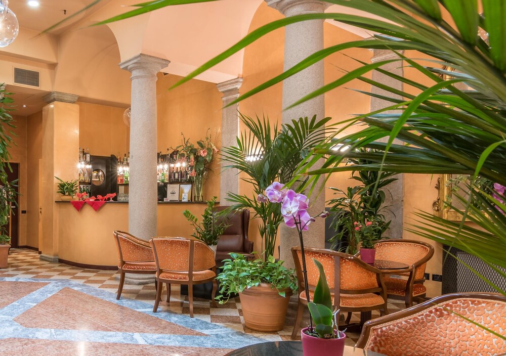 Hotel Lounge