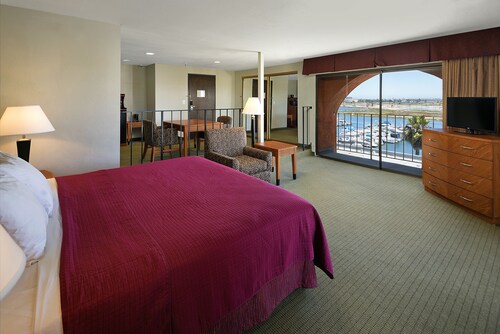 Golden Sails Hotel