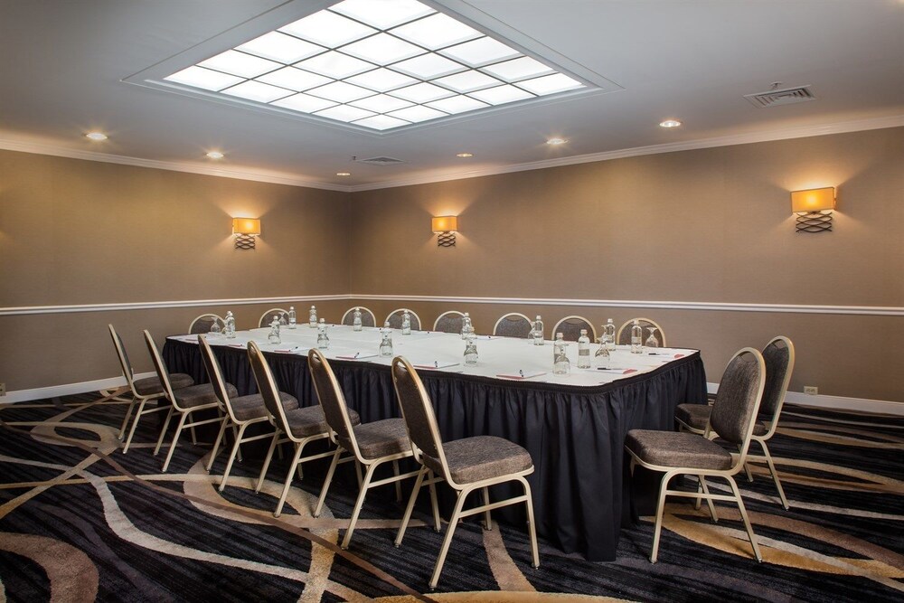 Meeting facility, LaGuardia Plaza Hotel