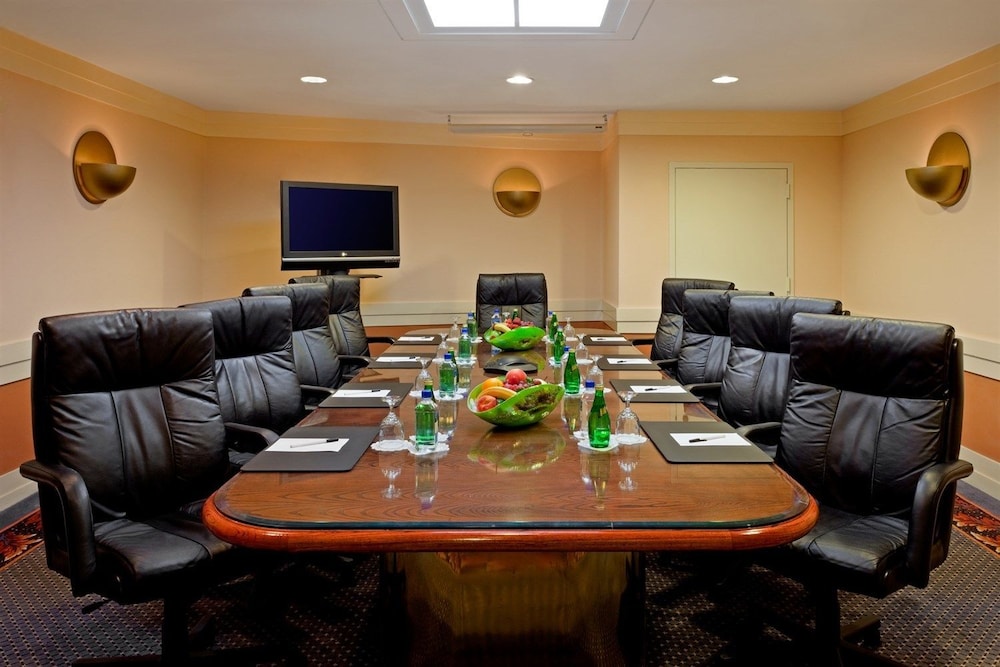 Meeting facility, LaGuardia Plaza Hotel