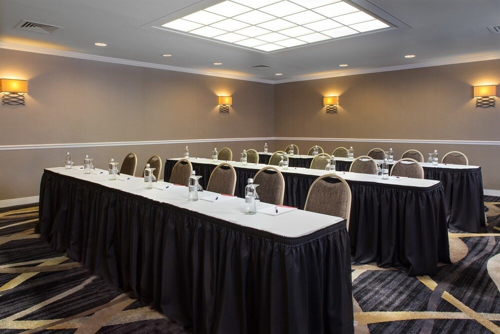 Meeting facility, LaGuardia Plaza Hotel