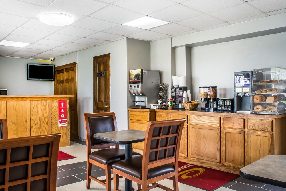 Breakfast area, Econo Lodge Brockport