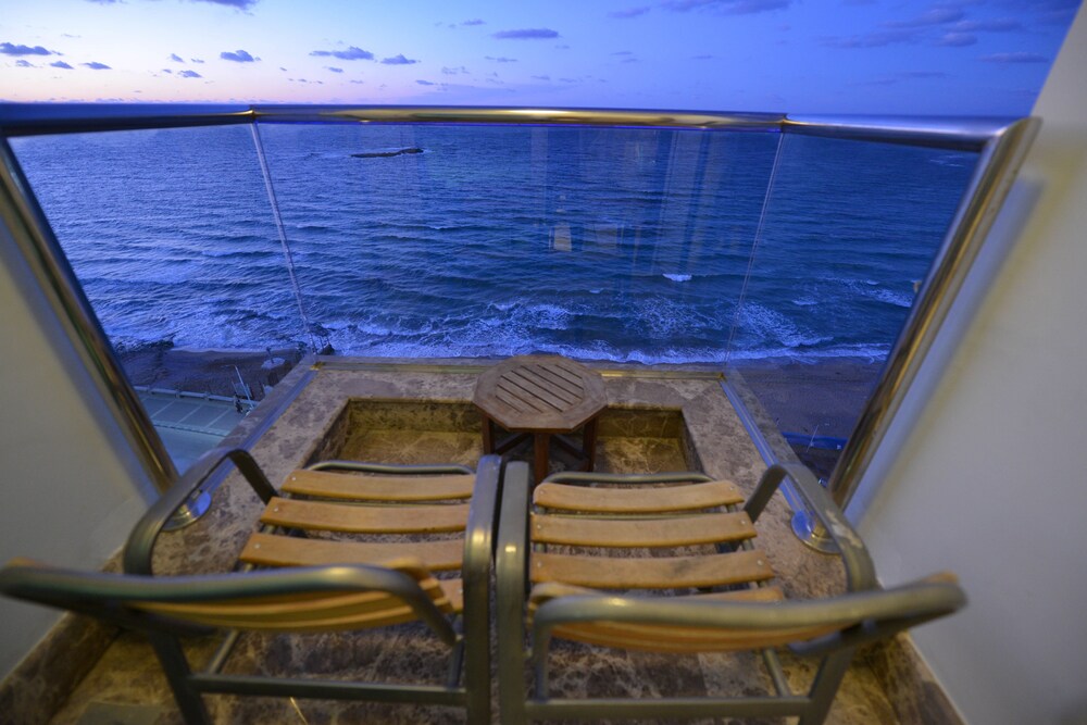 Beach/Ocean View