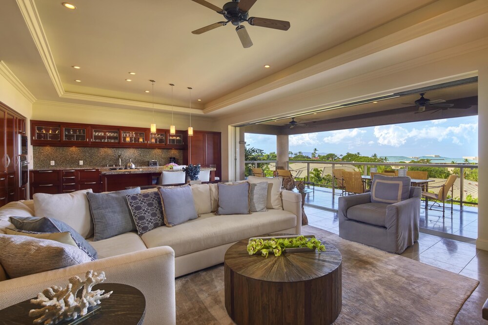 Living area, Grand Wailea Maui, A Waldorf Astoria Resort