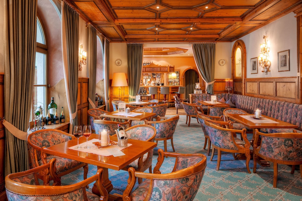 Hotel Bar
