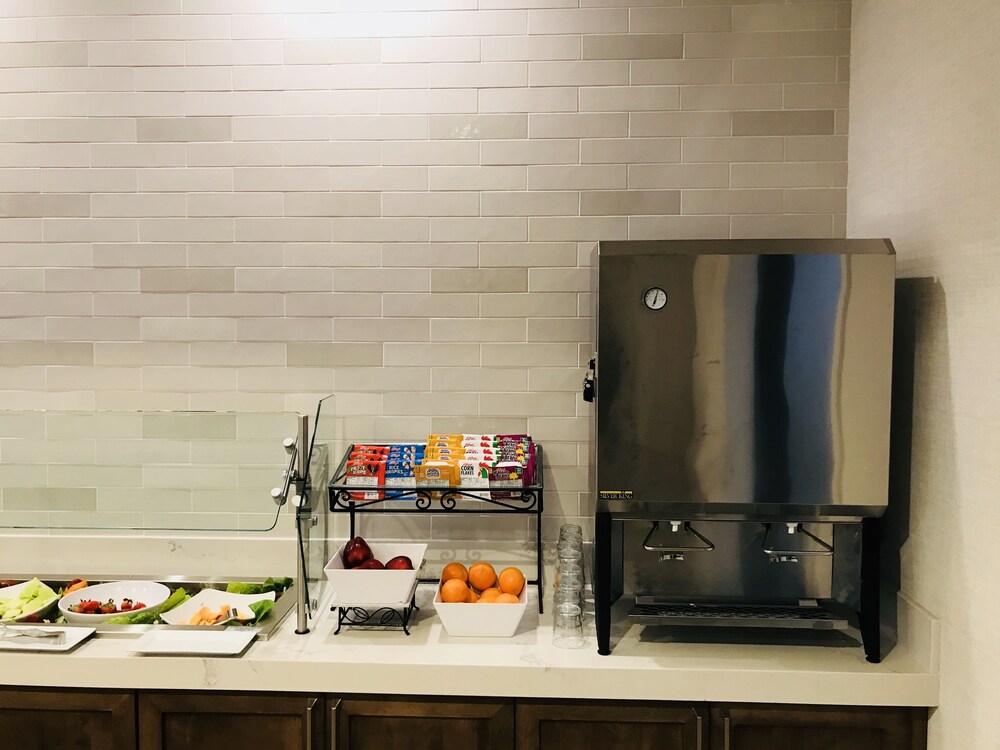 Breakfast area, Holiday Inn Orlando International Airport, an IHG Hotel