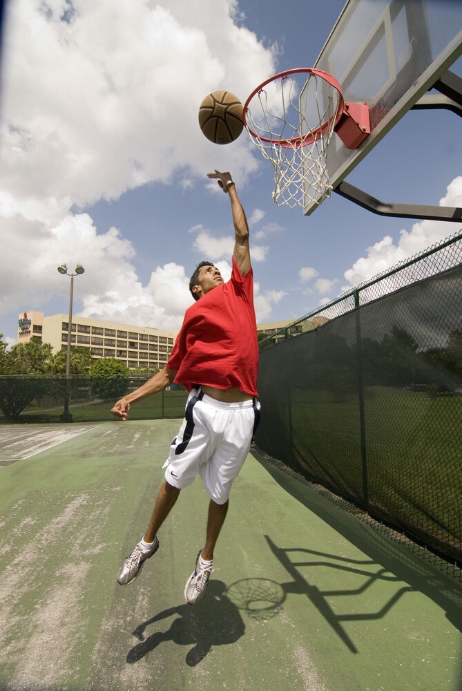 Basketball court, Holiday Inn Orlando International Airport, an IHG Hotel