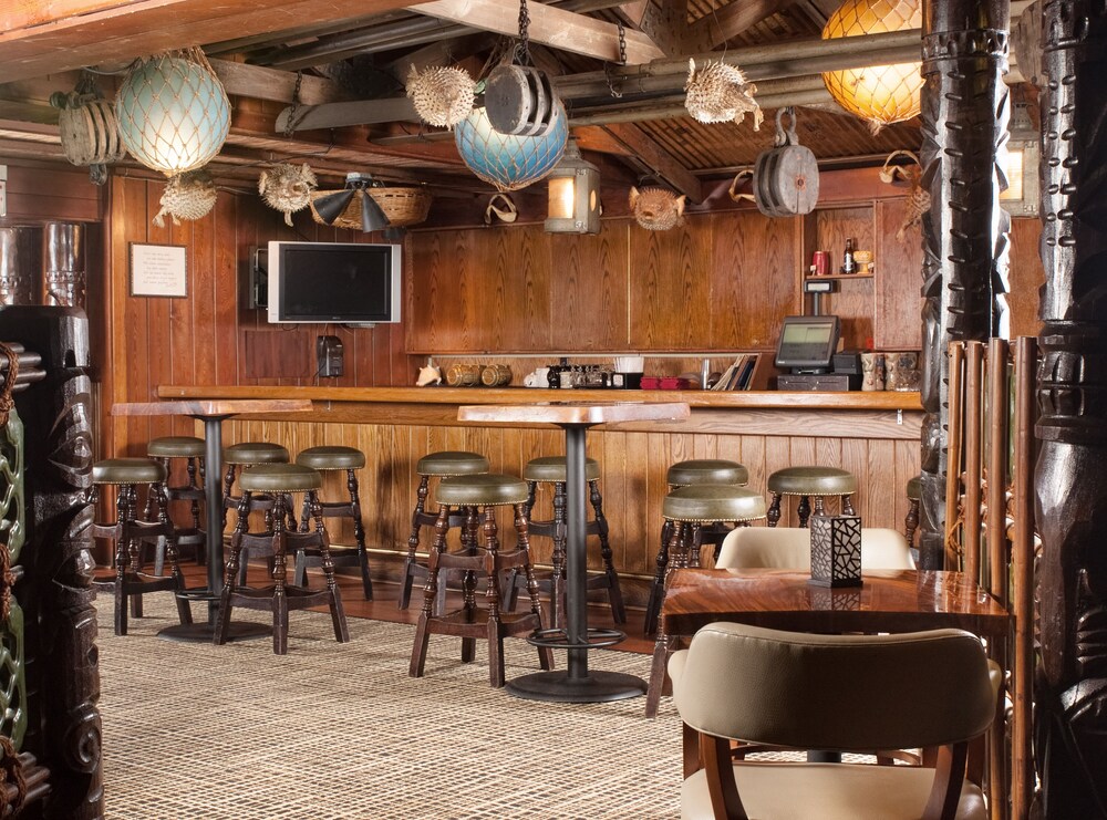 Hotel Bar