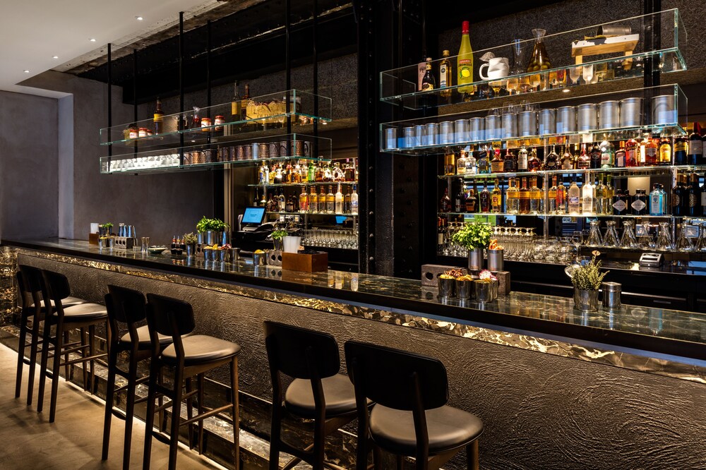 Hotel Bar