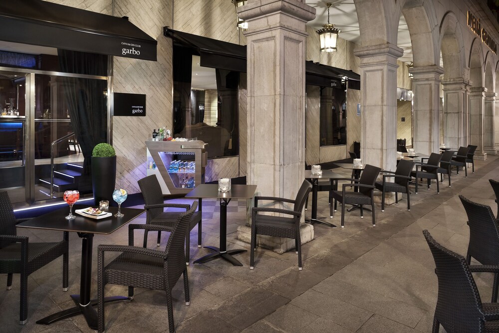 Hotel Bar