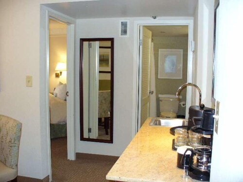 Embassy Suites Kansas City - Overland Park
