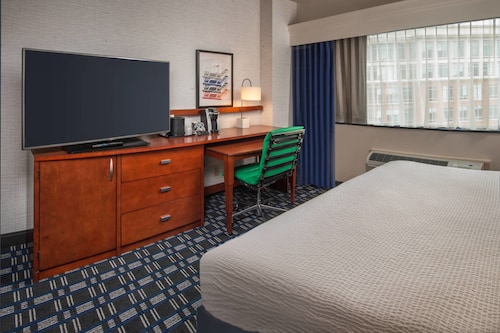 Courtyard by Marriott Arlington Crystal City/Reagan National