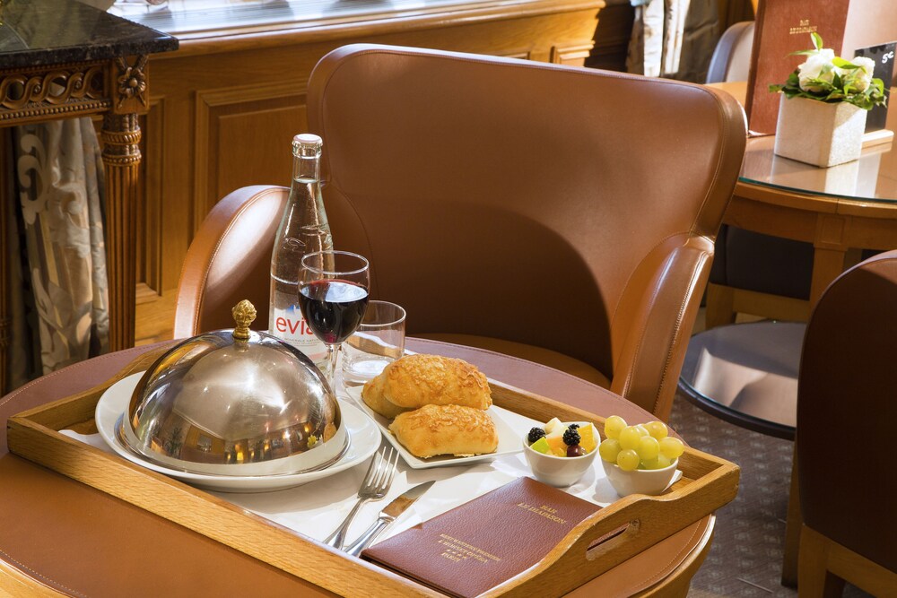 Hotel Lounge
