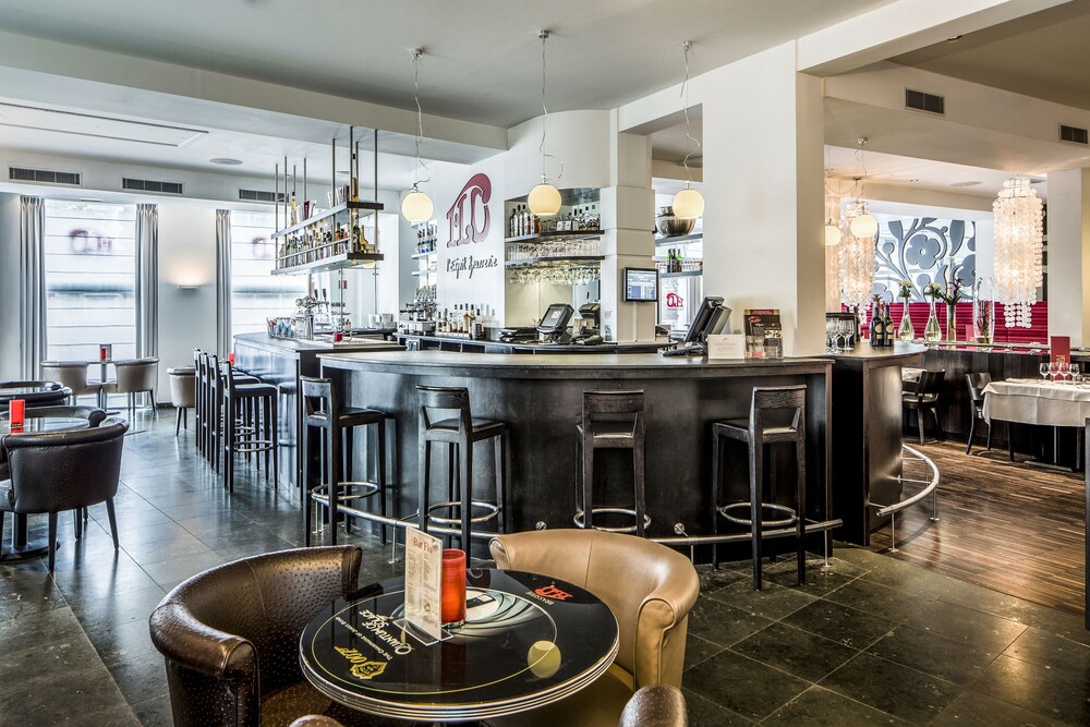 Hotel Bar