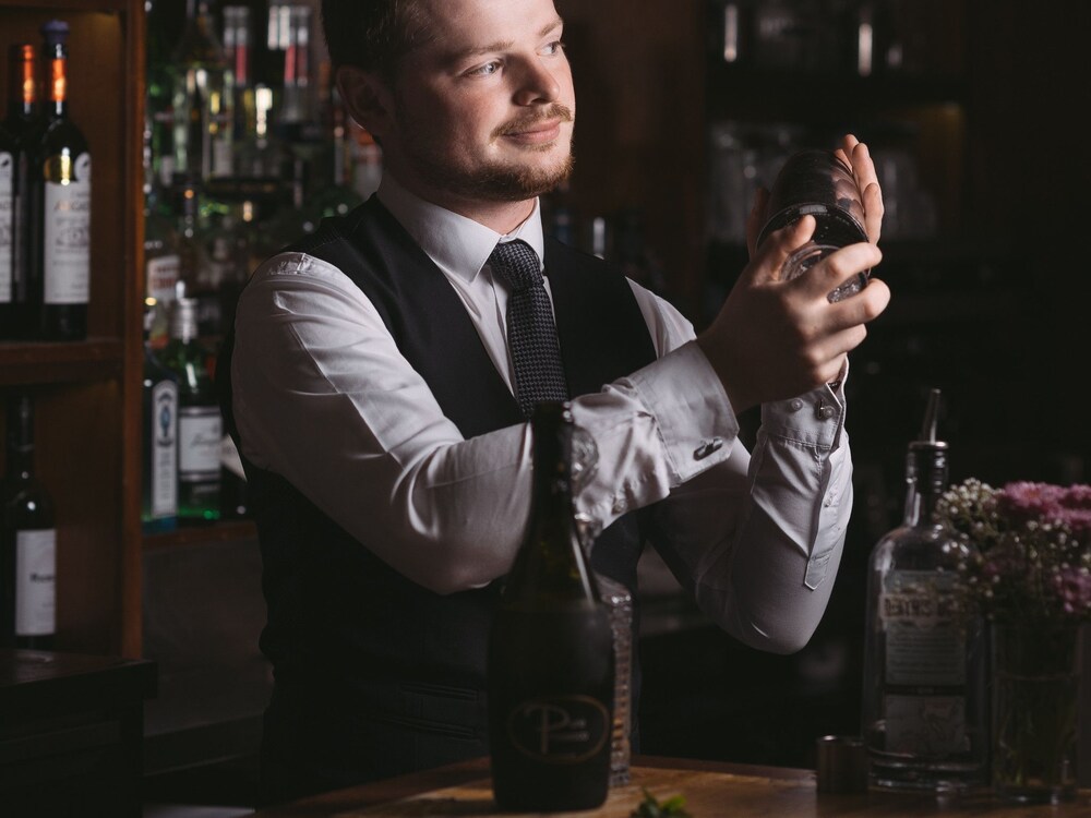 Hotel Bar