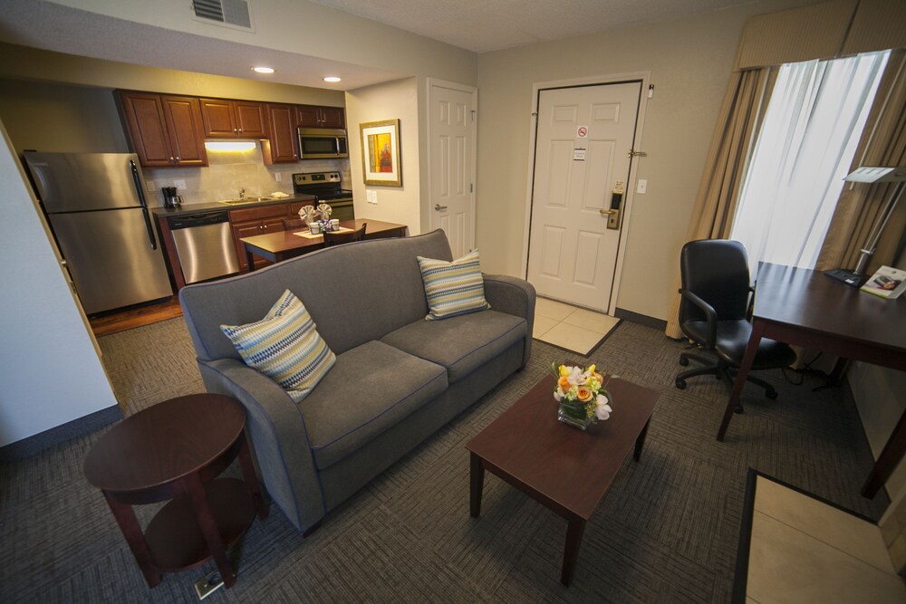 Standard Suite, 1 King Bed - Living Area