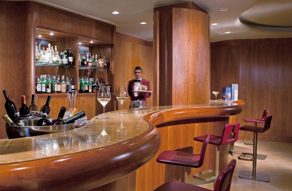 Hotel Lounge